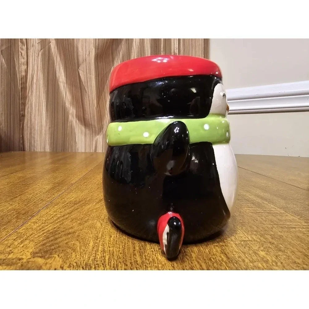 Handmade Penguin Ceramic Mug Mistletoe Scented 19.6 Ounce Soy Wax Candle A54